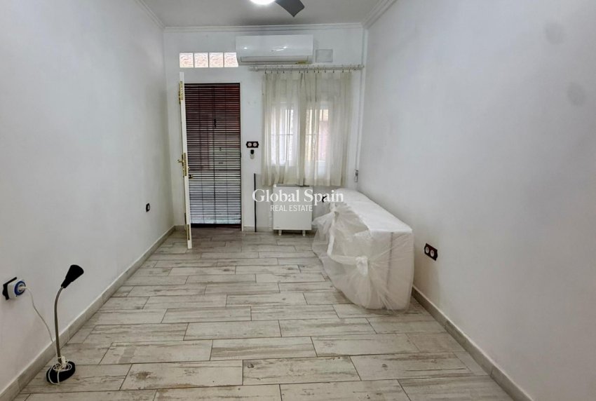 Resale - Casa -
Piles - Pueblo