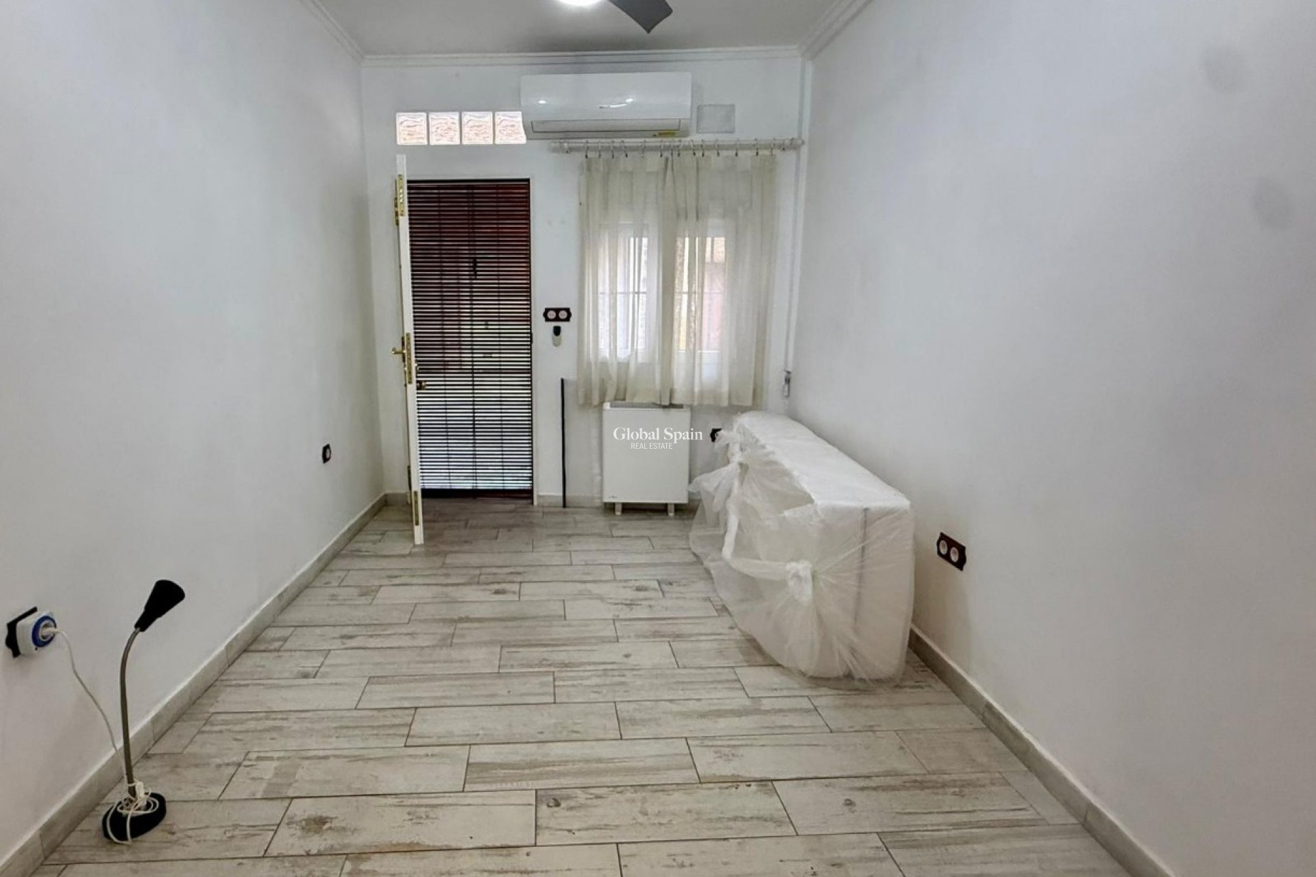 Resale - Casa -
Piles - Pueblo