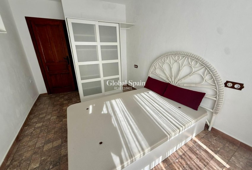 Resale - Casa -
Piles - Pueblo