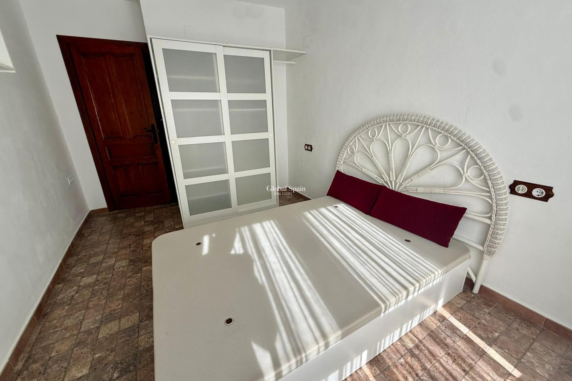 Resale - Casa -
Piles - Pueblo