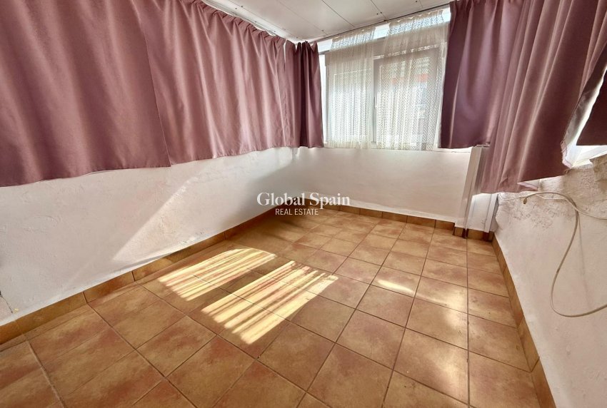 Resale - Casa -
Piles - Pueblo