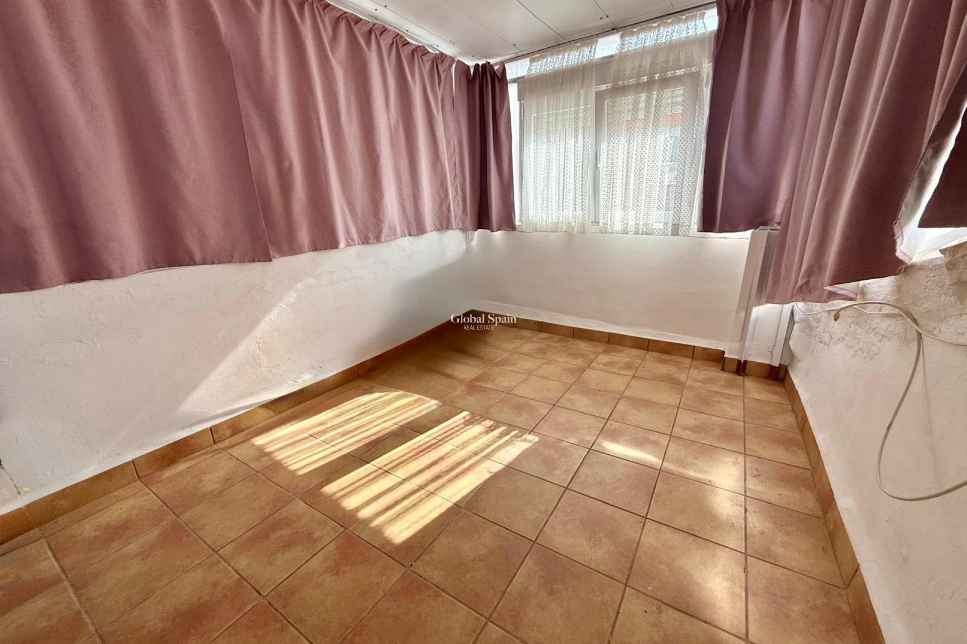 Resale - Casa -
Piles - Pueblo