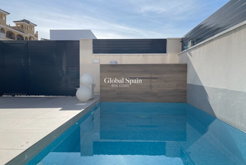 Resale - Chalet Adosados -
BENIJÓFAR - Centro