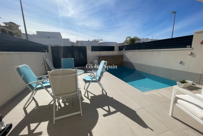 Resale - Chalet Adosados -
BENIJÓFAR - Centro