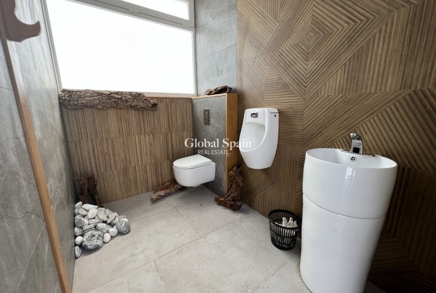 Resale - commercial_building -
TORREVIEJA - Costa Blanca Sur