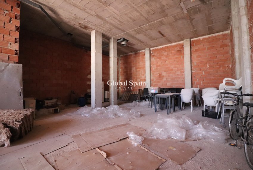 Resale - Commercial (Freehold) -
Los Montesinos - Entre Naranjos / Vistabella Golf