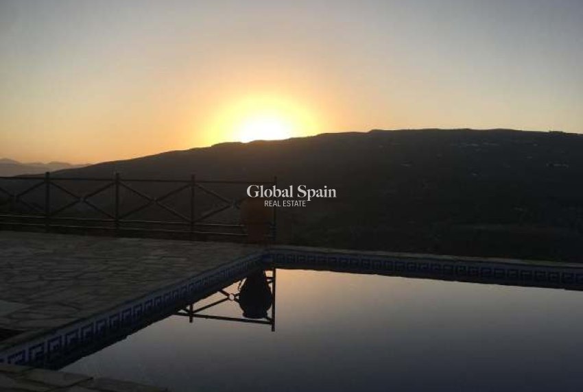 Resale - Commercial - iznàjar