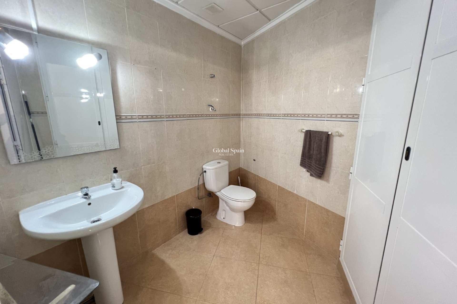 Resale - Commercial Property -
GUARDAMAR DEL SEGURA