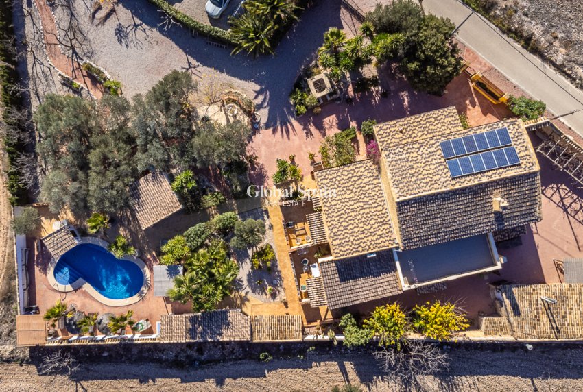 Resale - COMMERCIAL PROPERTY -
HONDÓN DE LAS NIEVES - Hondón de las Nieves