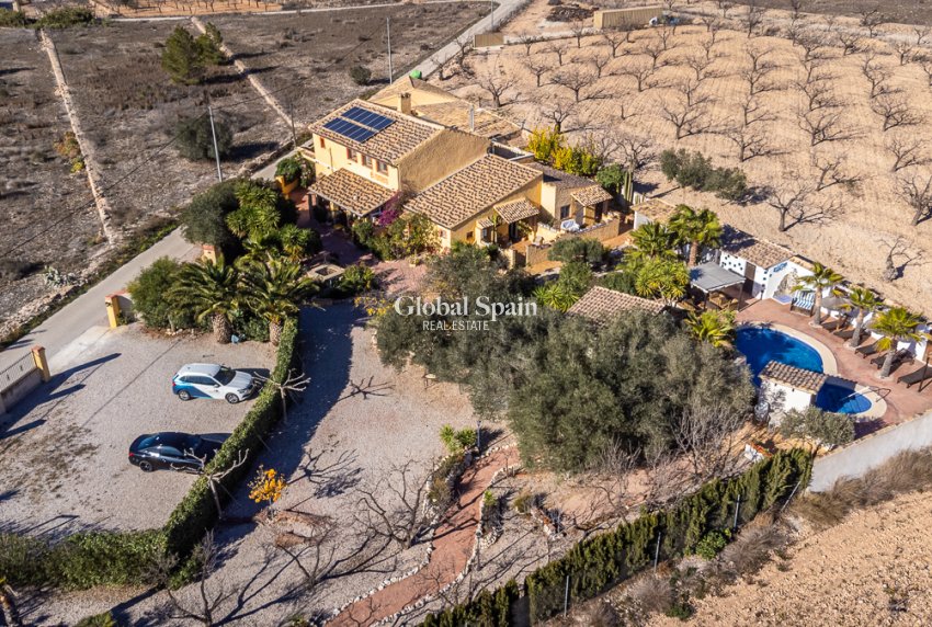 Resale - COMMERCIAL PROPERTY -
HONDÓN DE LAS NIEVES - Hondón de las Nieves