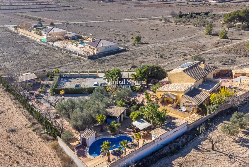 Resale - COMMERCIAL PROPERTY -
HONDÓN DE LAS NIEVES - Hondón de las Nieves