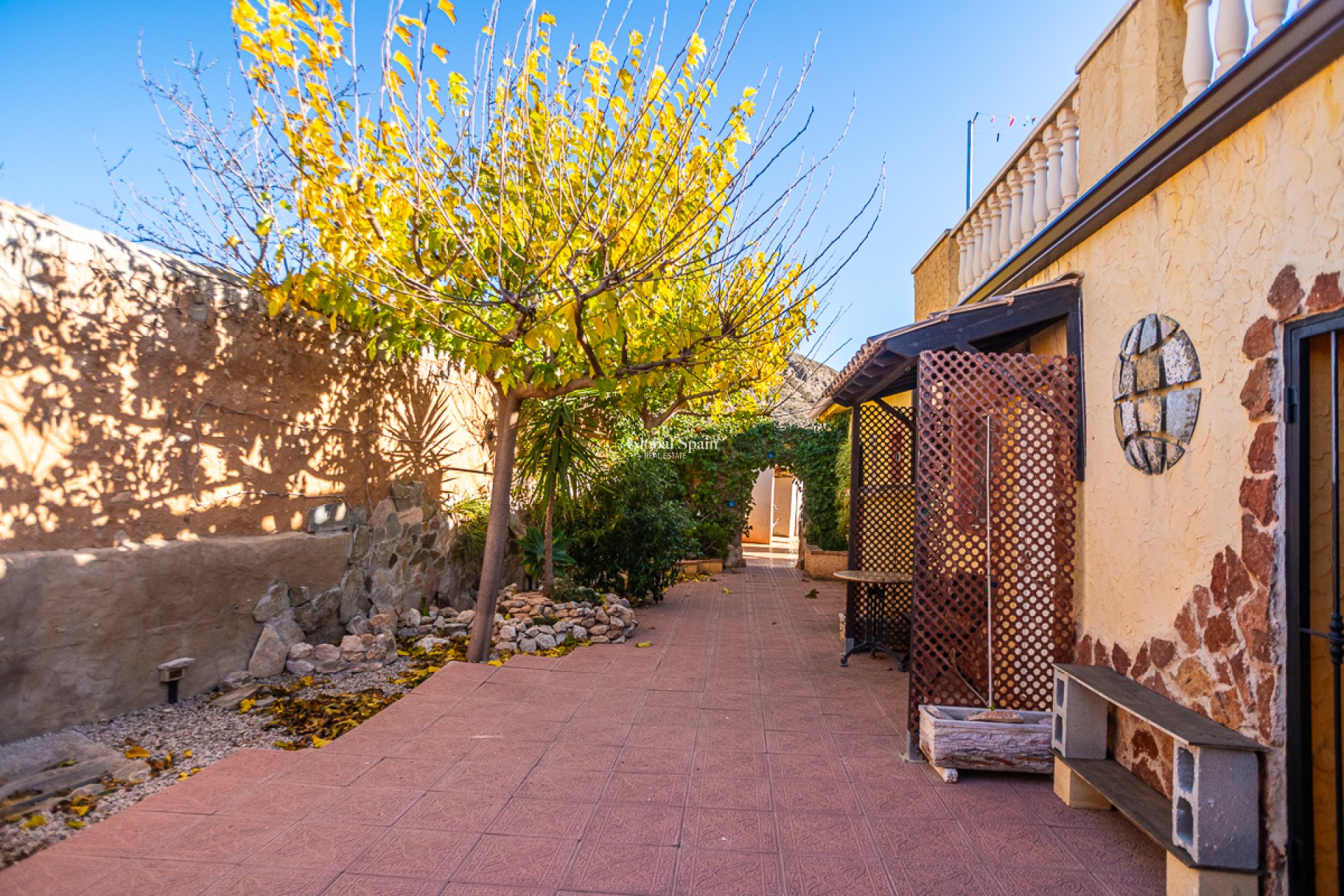 Resale - COMMERCIAL PROPERTY -
HONDÓN DE LAS NIEVES - Hondón de las Nieves