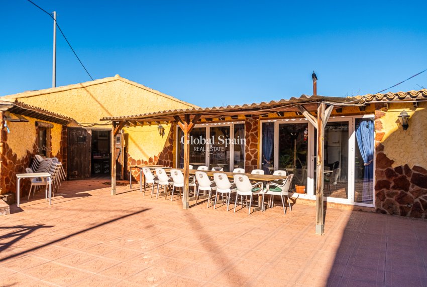 Resale - COMMERCIAL PROPERTY -
HONDÓN DE LAS NIEVES - Hondón de las Nieves