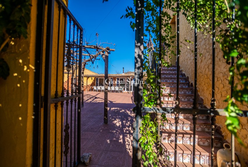 Resale - COMMERCIAL PROPERTY -
HONDÓN DE LAS NIEVES - Hondón de las Nieves