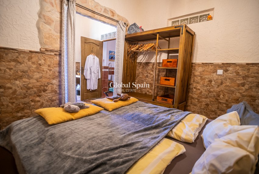 Resale - COMMERCIAL PROPERTY -
HONDÓN DE LAS NIEVES - Hondón de las Nieves