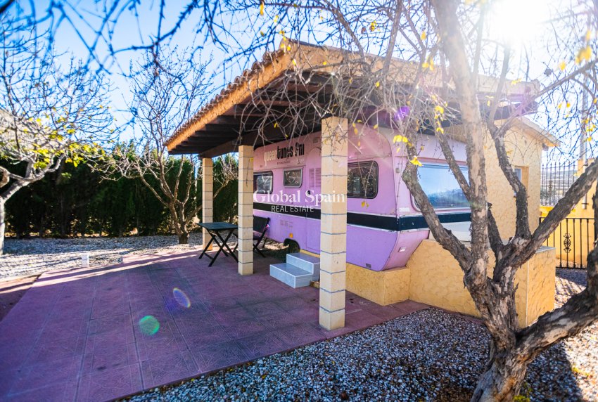 Resale - COMMERCIAL PROPERTY -
HONDÓN DE LAS NIEVES - Hondón de las Nieves