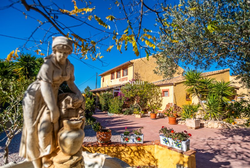 Resale - COMMERCIAL PROPERTY -
HONDÓN DE LAS NIEVES - Hondón de las Nieves