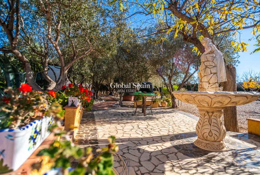 Resale - COMMERCIAL PROPERTY -
HONDÓN DE LAS NIEVES - Hondón de las Nieves