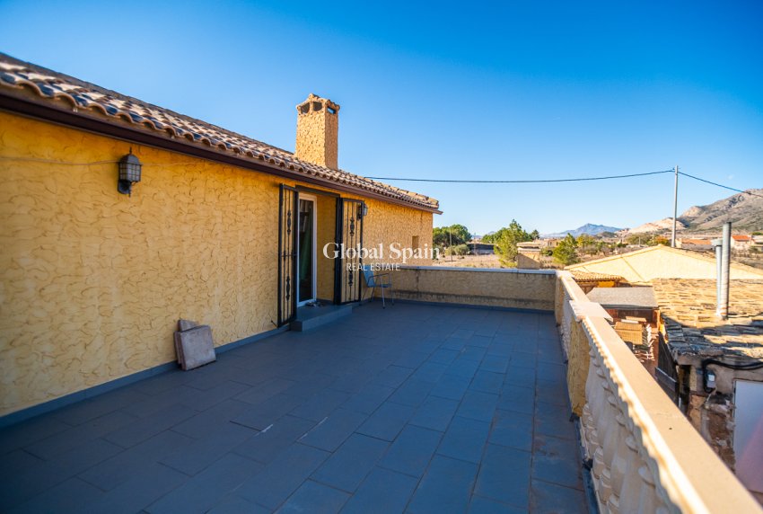 Resale - COMMERCIAL PROPERTY -
HONDÓN DE LAS NIEVES - Hondón de las Nieves