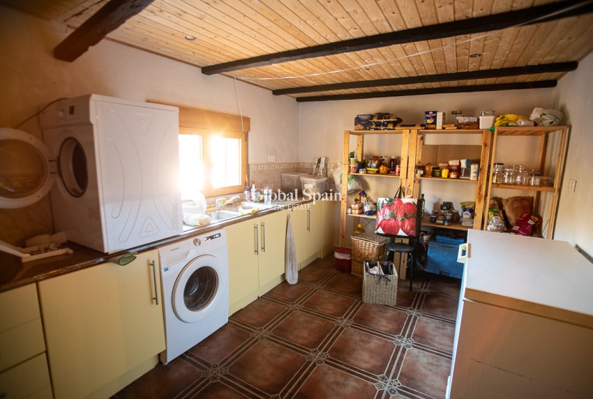 Resale - COMMERCIAL PROPERTY -
HONDÓN DE LAS NIEVES - Hondón de las Nieves