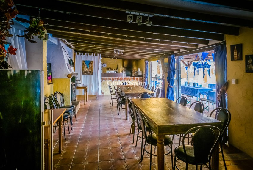 Resale - COMMERCIAL PROPERTY -
HONDÓN DE LAS NIEVES - Hondón de las Nieves