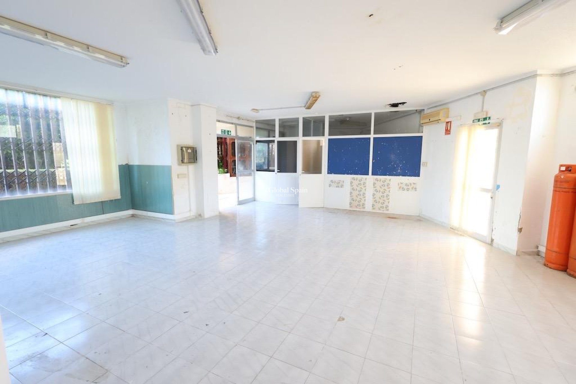 Resale - Commercial Property -
ORIHUELA COSTA - La Zenia