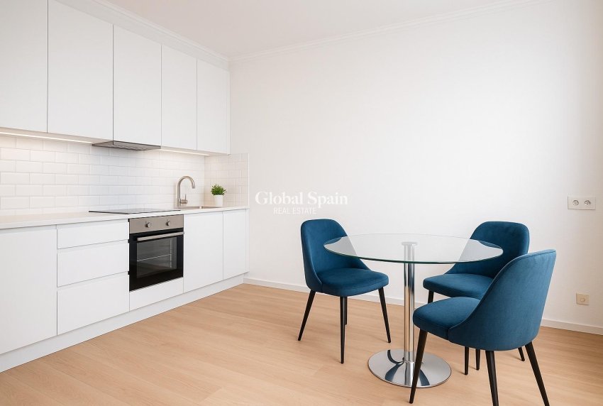 Resale - Commercial Property -
ORIHUELA COSTA - La Zenia