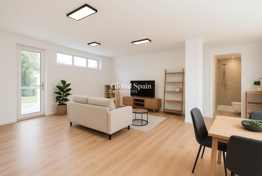 Resale - Commercial Property -
ORIHUELA COSTA - La Zenia