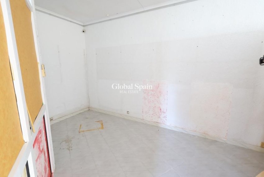 Resale - Commercial Property -
ORIHUELA COSTA - La Zenia