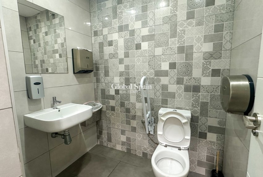 Resale - COMMERCIAL PROPERTY -
TORREVIEJA - Aguas Nuevas