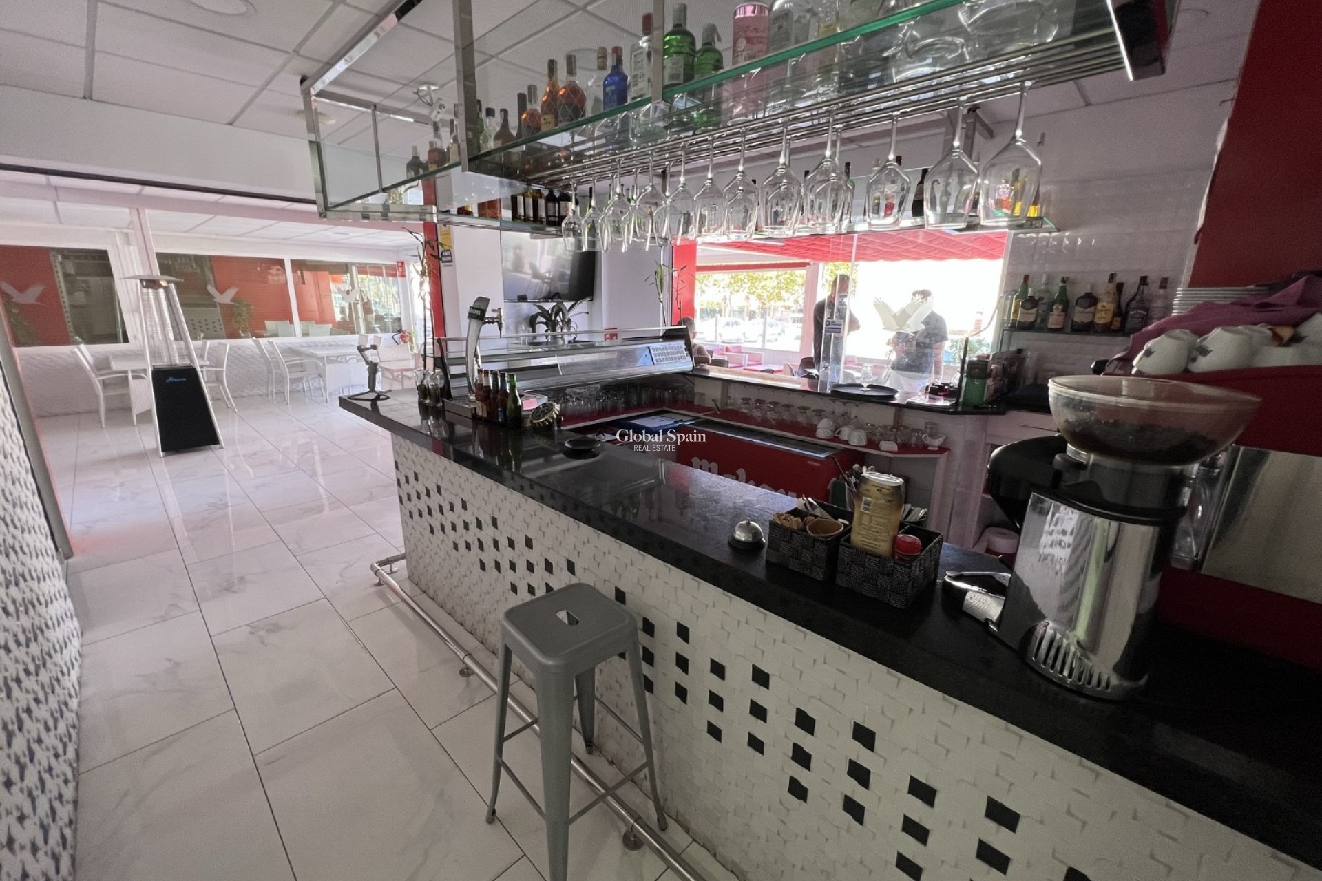 Resale - COMMERCIAL PROPERTY -
TORREVIEJA - Costa Blanca Sur