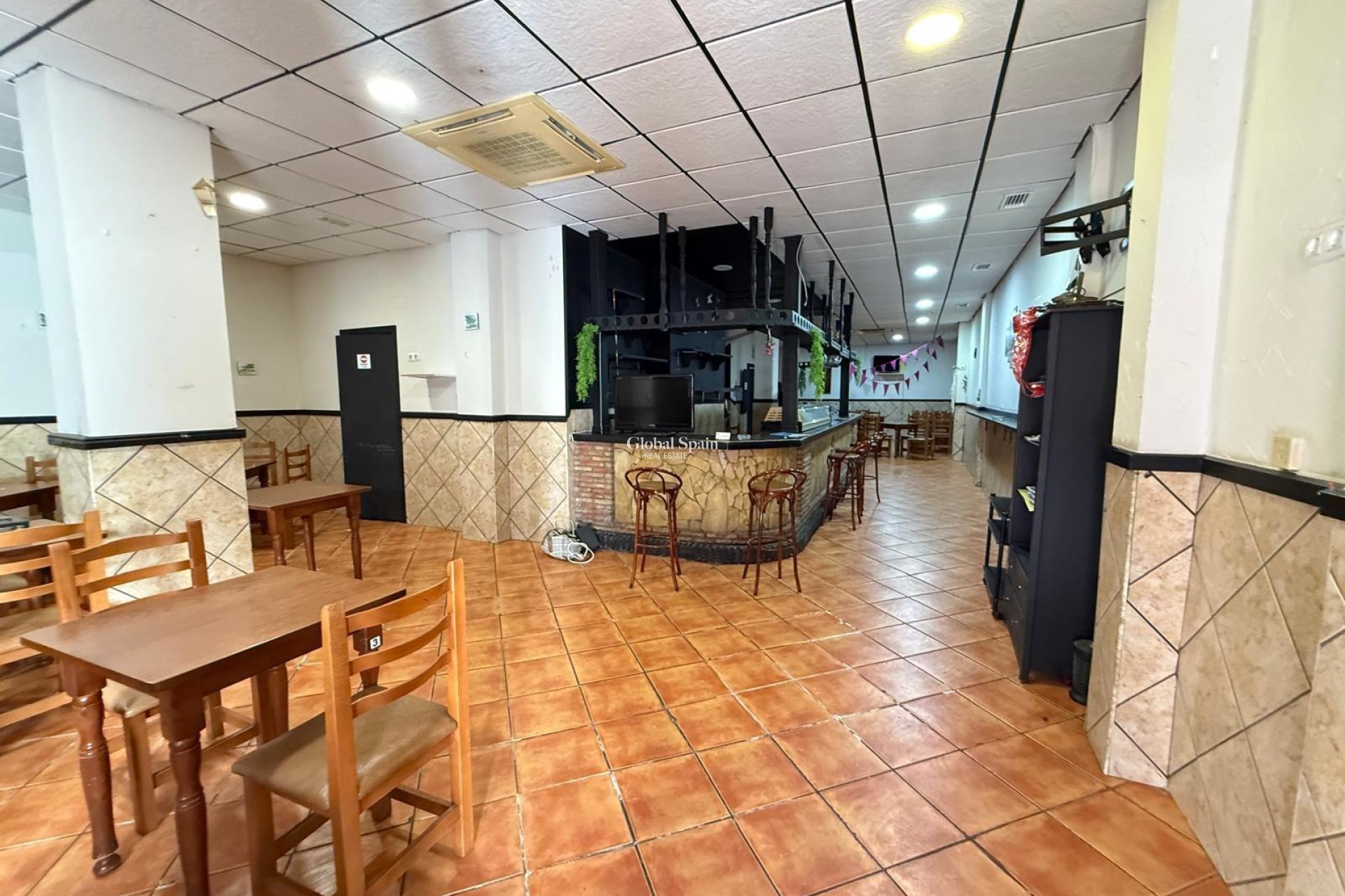 Resale - COMMERCIAL PROPERTY -
TORREVIEJA - Estacion de autobuses