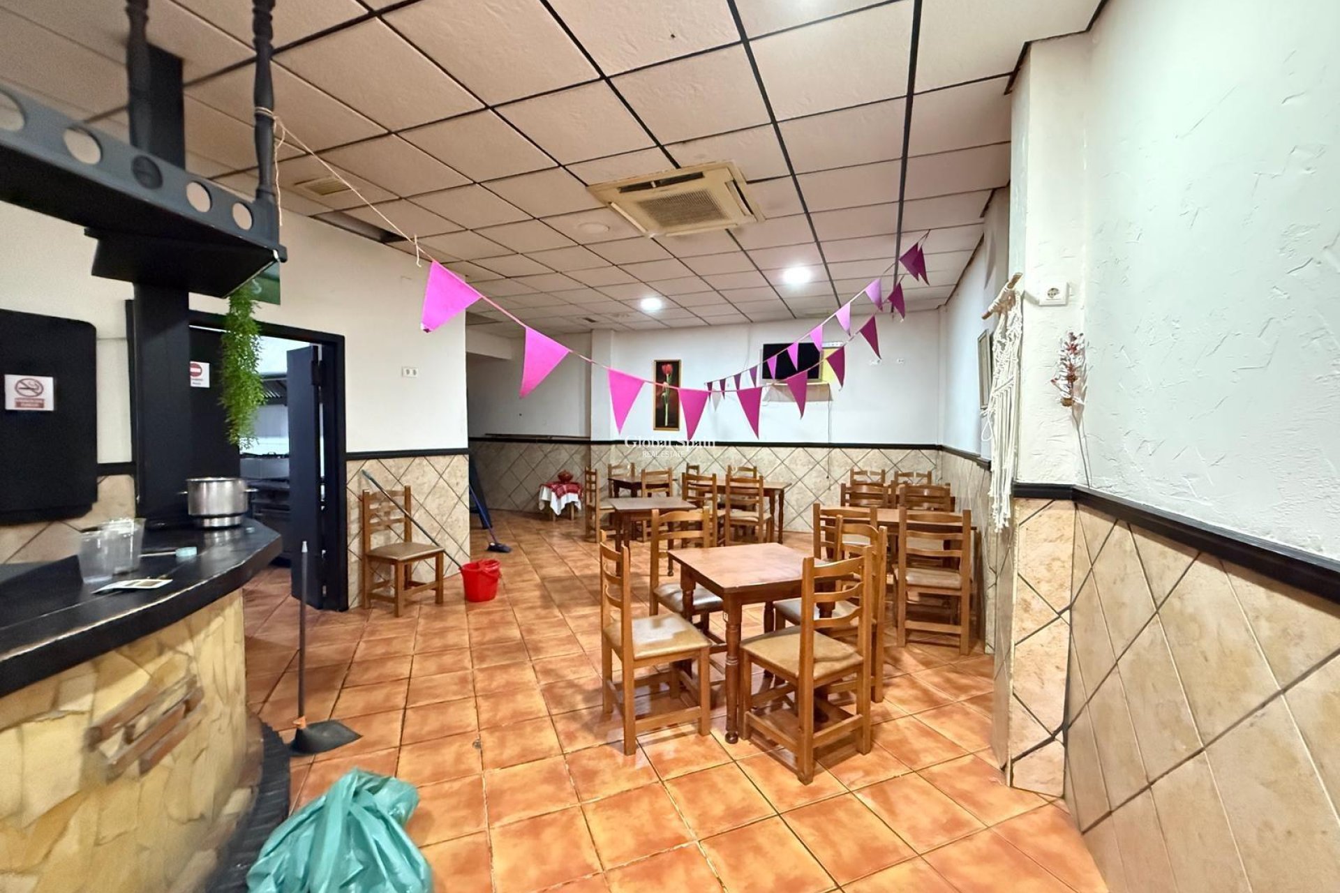 Resale - COMMERCIAL PROPERTY -
TORREVIEJA - Estacion de autobuses