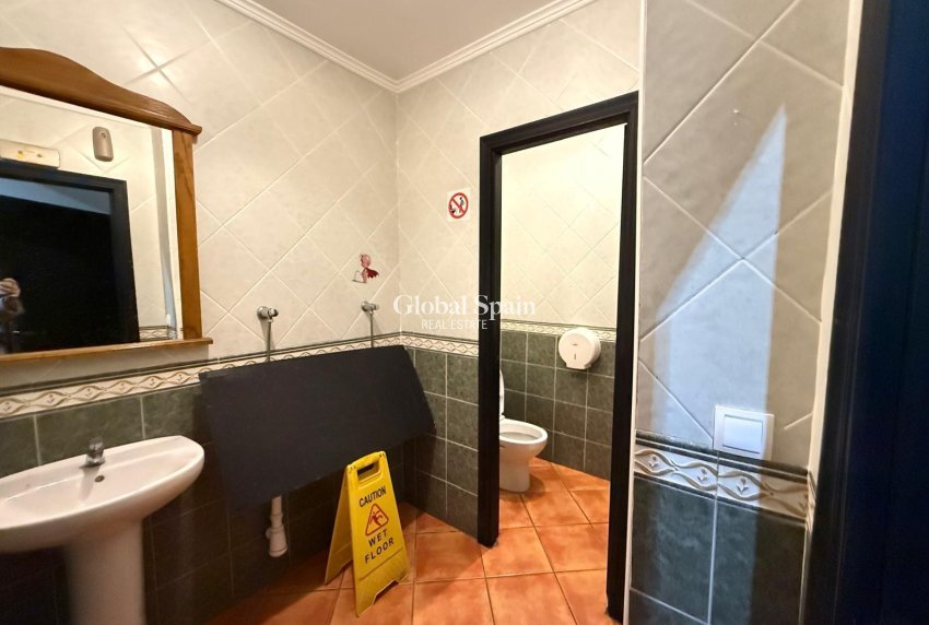 Resale - COMMERCIAL PROPERTY -
TORREVIEJA - Estacion de autobuses