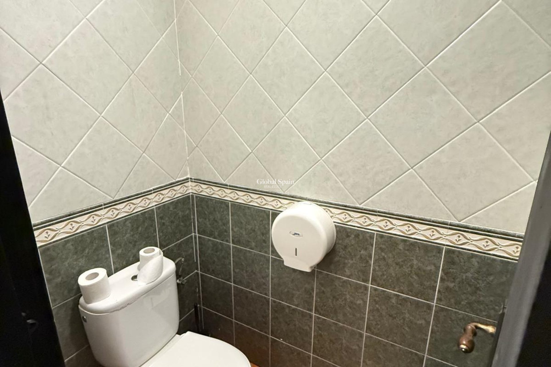 Resale - COMMERCIAL PROPERTY -
TORREVIEJA - Estacion de autobuses