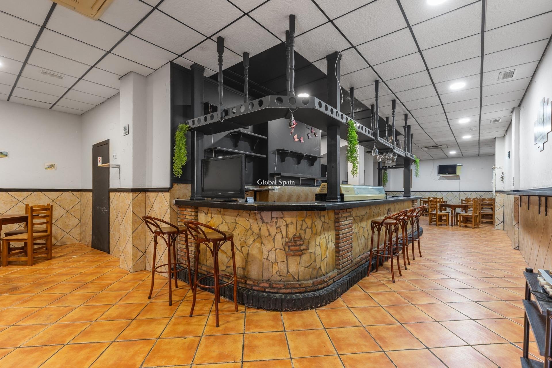 Resale - COMMERCIAL PROPERTY -
TORREVIEJA - Estacion de autobuses