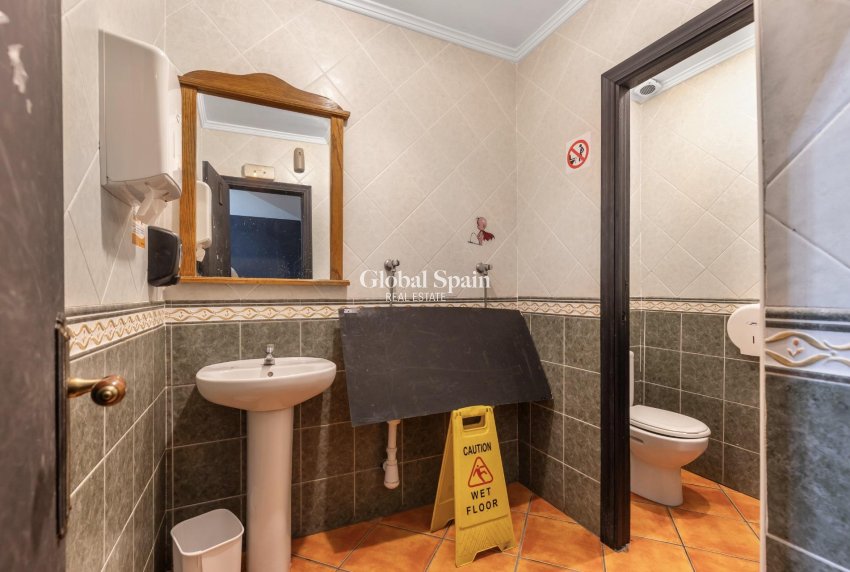 Resale - COMMERCIAL PROPERTY -
TORREVIEJA - Estacion de autobuses