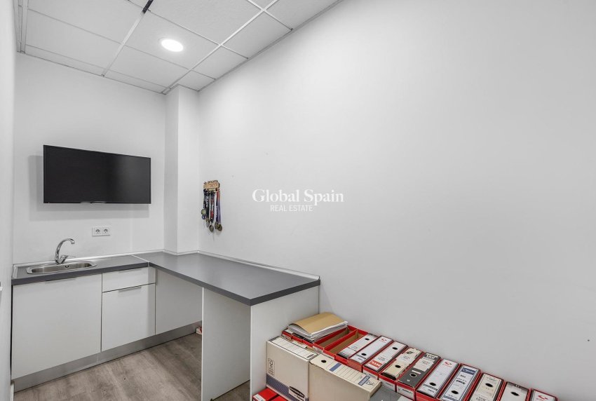 Resale - COMMERCIAL PROPERTY -
TORREVIEJA - La Mata pueblo