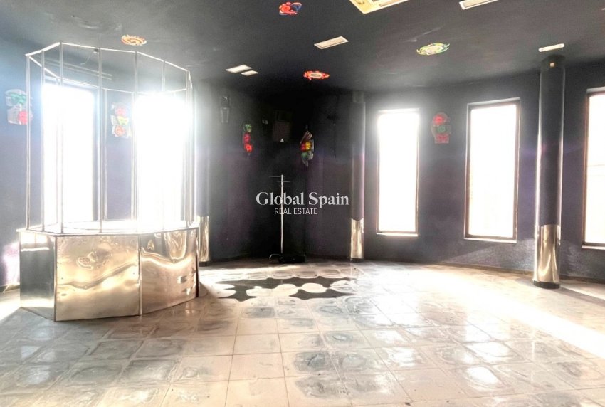 Resale - COMMERCIAL PROPERTY -
TORREVIEJA - Playa del Cura