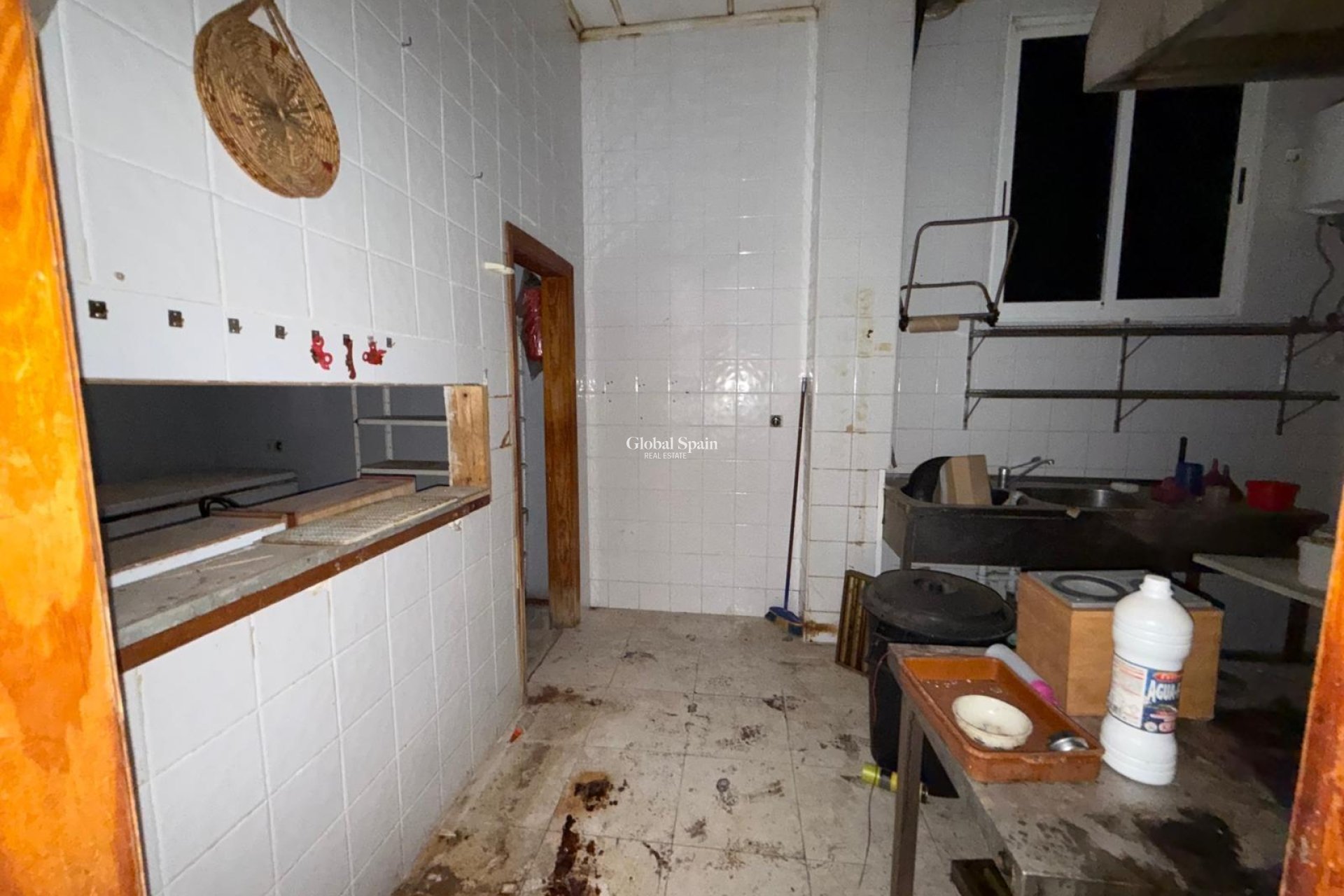 Resale - COMMERCIAL PROPERTY -
TORREVIEJA - Playa del cura