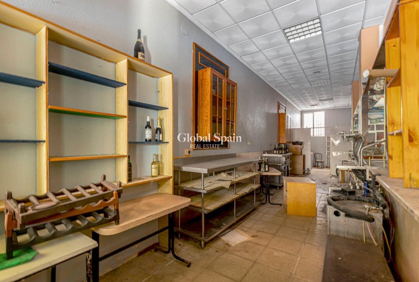Resale - COMMERCIAL PROPERTY -
TORREVIEJA - Playa del cura