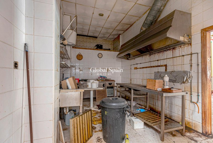 Resale - COMMERCIAL PROPERTY -
TORREVIEJA - Playa del cura