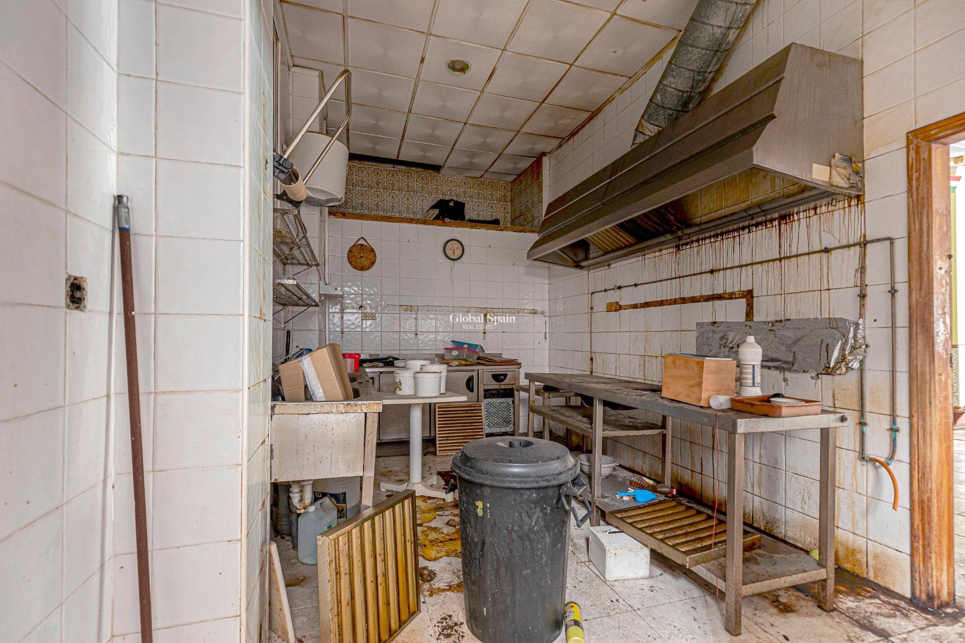 Resale - COMMERCIAL PROPERTY -
TORREVIEJA - Playa del cura