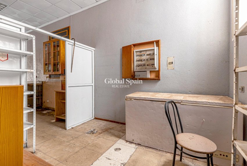 Resale - COMMERCIAL PROPERTY -
TORREVIEJA - Playa del cura