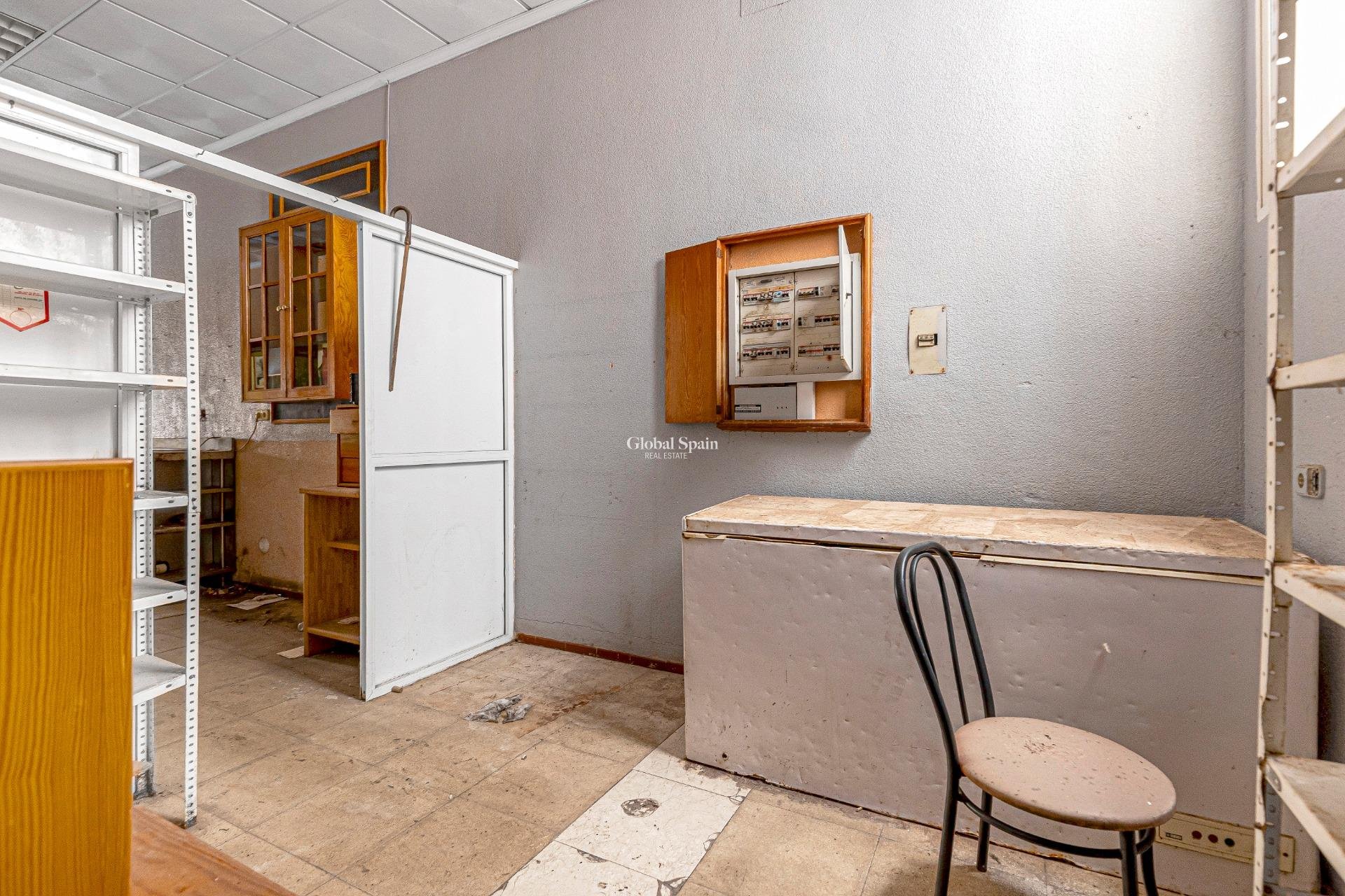 Resale - COMMERCIAL PROPERTY -
TORREVIEJA - Playa del cura