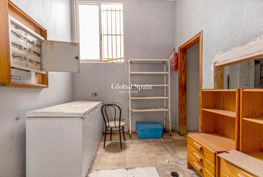 Resale - COMMERCIAL PROPERTY -
TORREVIEJA - Playa del cura