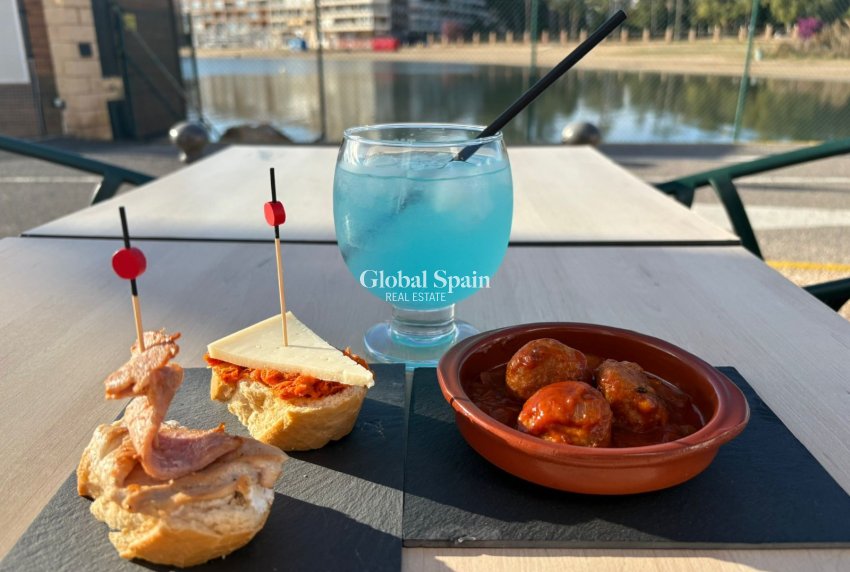 Resale - COMMERCIAL PROPERTY -
TORREVIEJA - Puerto