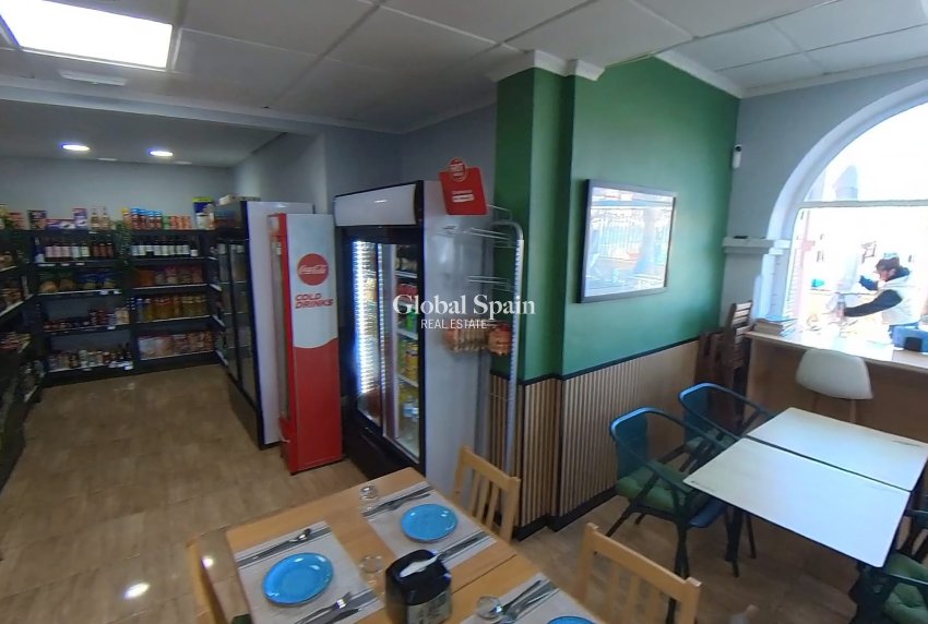 Resale - COMMERCIAL PROPERTY -
TORREVIEJA - Puerto