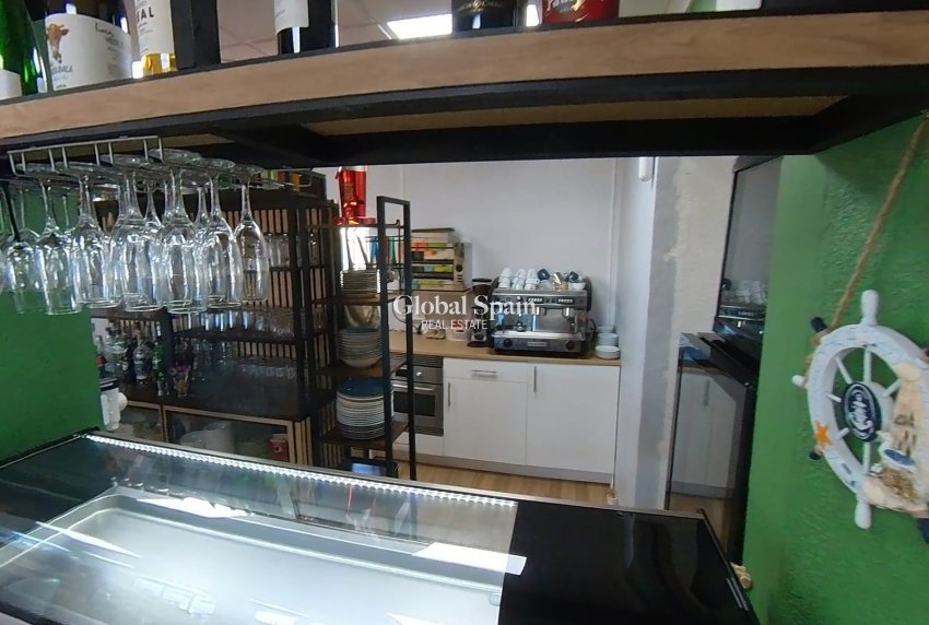 Resale - COMMERCIAL PROPERTY -
TORREVIEJA - Puerto