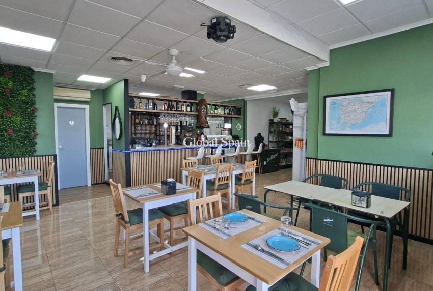 Resale - COMMERCIAL PROPERTY -
TORREVIEJA - Puerto